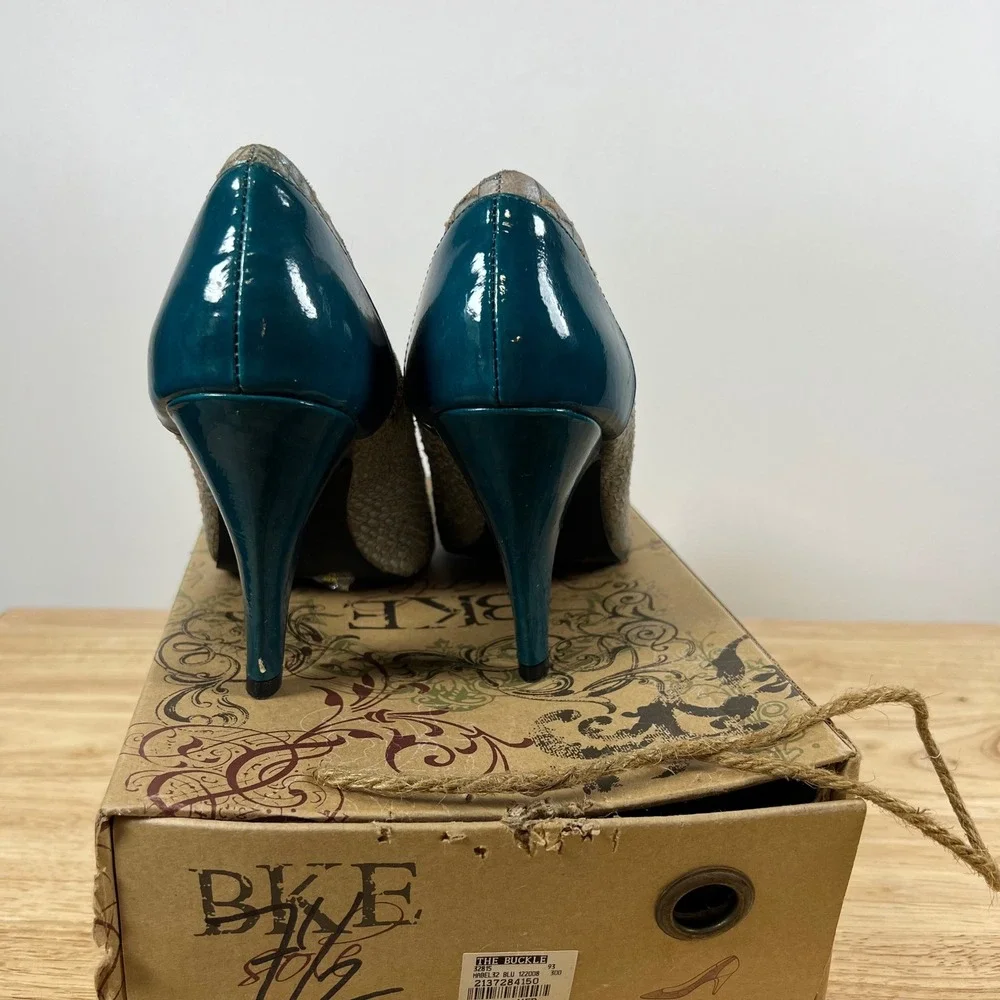BKE‎ Sole Mabel 32 Metallic Blue Croco Embossed Pointed Toe Pumps Teal Heel 7.5